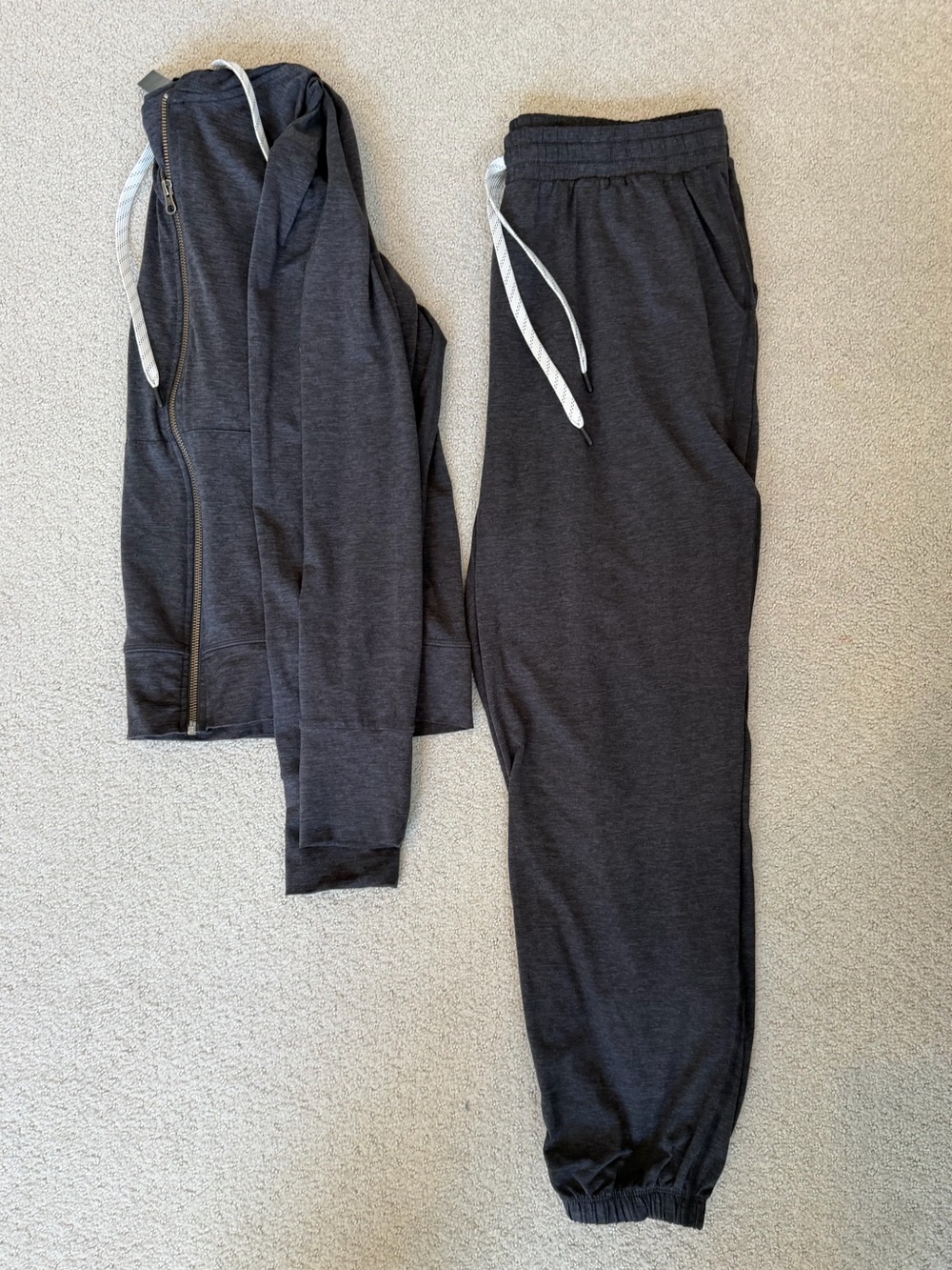 Kirkland Signature Heather Charcoal Jogger Set - Picture 4 of 4